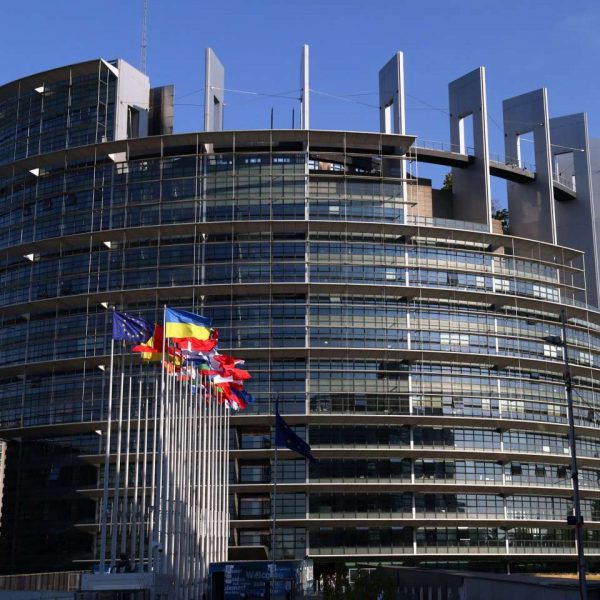 Le Parlement européen adopte à une large majorité le projet de régulation de l’intelligence artificielle
