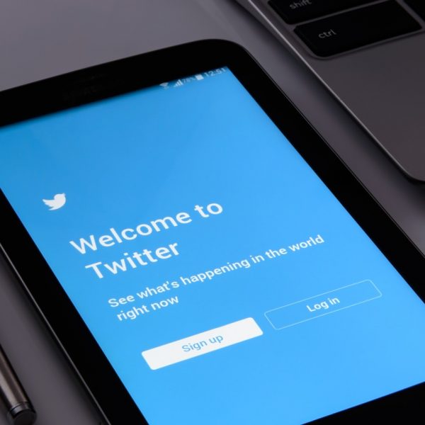 Twitter : condamnation à cinq ans de prison d’un pirate informatique