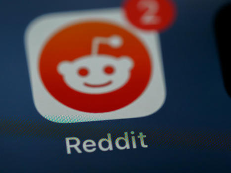 Les modérateurs du canal Reddit France bannissent les médias appartenant à Bolloré …