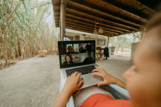Télétravail depuis l’étranger : tout savoir sur le cadre juridique …
